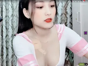 Xem người yêu xinh da trắng lắc cặp mông hư hỏng